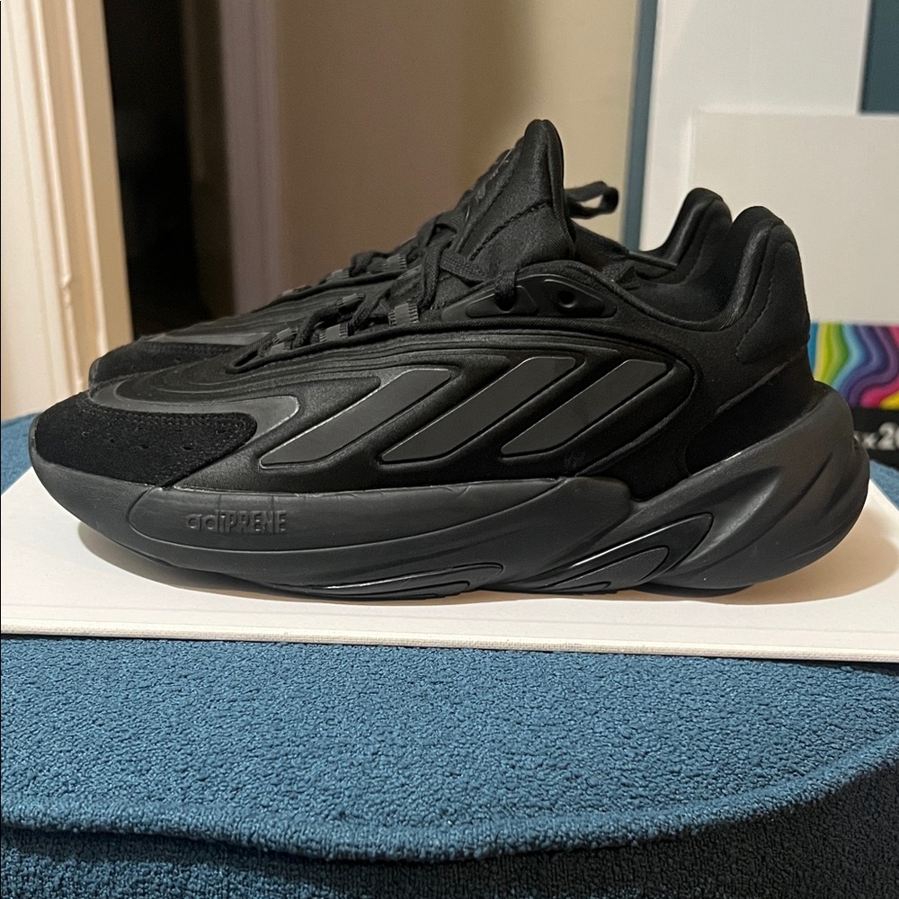 Adidas Ozelia-Black and carbon